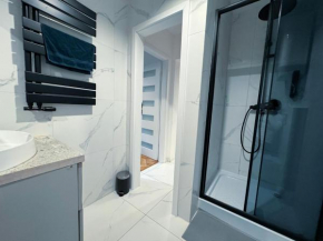 Stylowy apartament z osobną sypialnią Powstańców 4a- Self Check-In